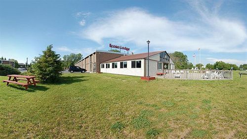 Adirondack Efficiencies Hotel