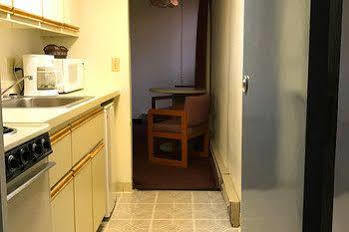 Adirondack Efficiencies Hotel 3*
